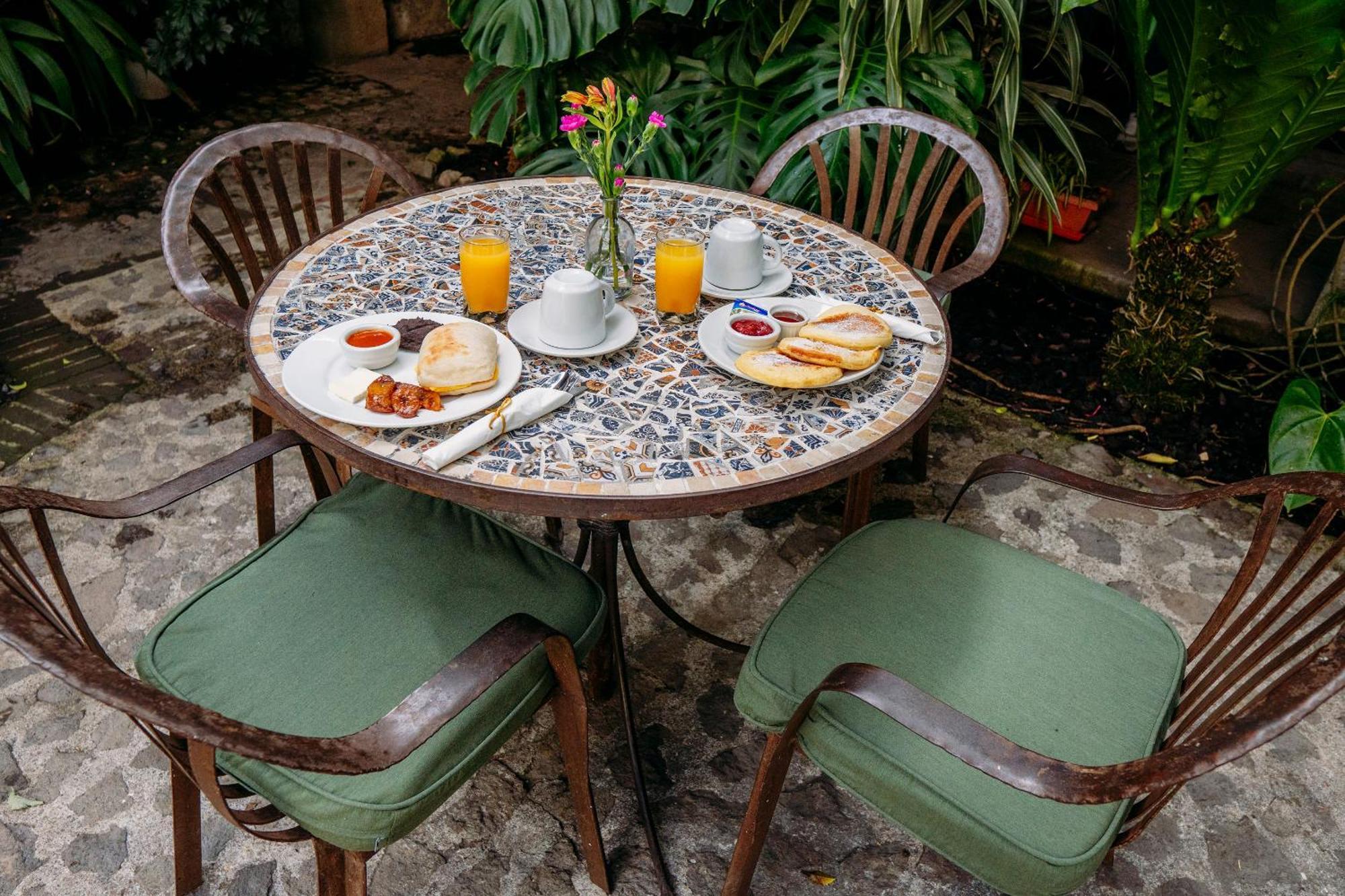 Casa Noble Hotel Antigua Ngoại thất bức ảnh
